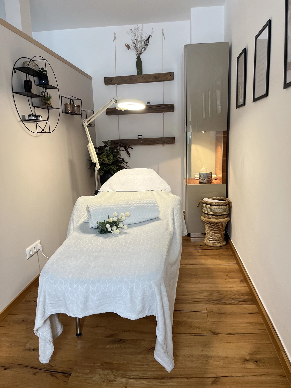 Wellness für Haut & Seele - Naturkosmetik Lounge - drinnen