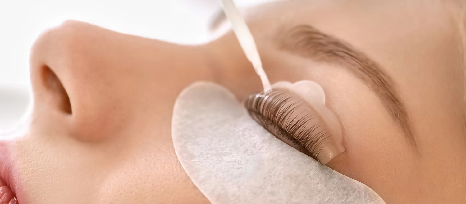 Wellness für Haut & Seele - Naturkosmetik Lounge - Wimpernlifting